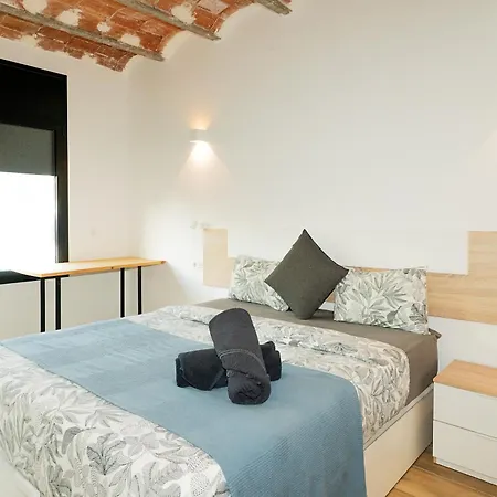 Private Terrace & Jacuzzi & Sleeps Six Apartment